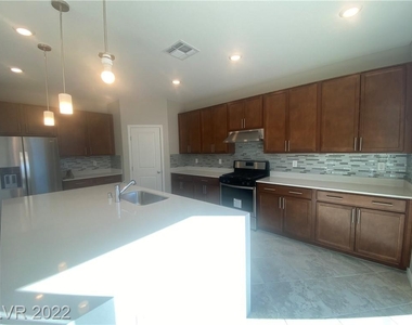 7497 West Mistral Avenue - Photo Thumbnail 12