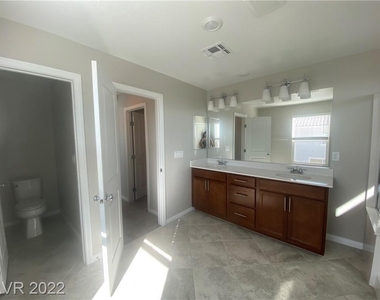 7497 West Mistral Avenue - Photo Thumbnail 22