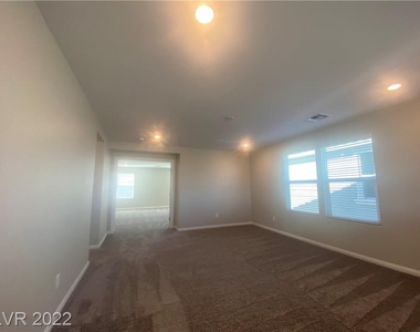 7497 West Mistral Avenue - Photo Thumbnail 16