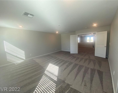 7497 West Mistral Avenue - Photo Thumbnail 24