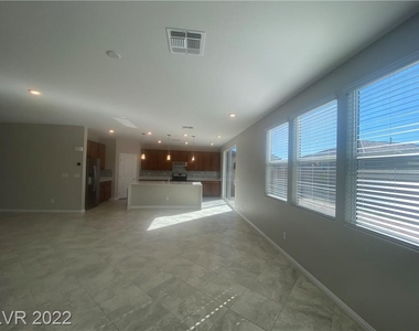 7497 West Mistral Avenue - Photo Thumbnail 11