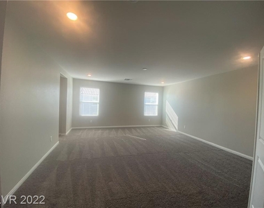 7497 West Mistral Avenue - Photo Thumbnail 17