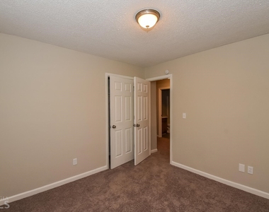 245 Cedars Glen Circle - Photo Thumbnail 13