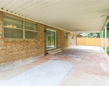 808 Glenwood Drive - Photo Thumbnail 13