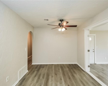 1052 Nw 6th Place - Photo Thumbnail 4