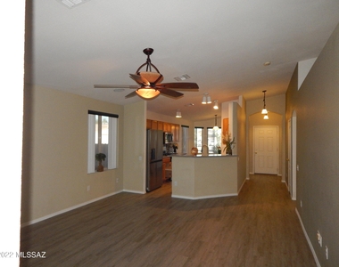 8925 N Tortolita Bluffs Place - Photo Thumbnail 10