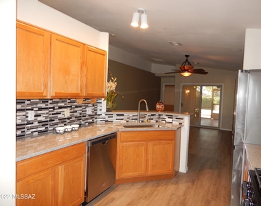 8925 N Tortolita Bluffs Place - Photo Thumbnail 14