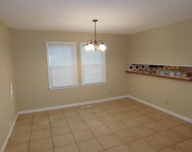 5913 Caitlin Court Se - Photo Thumbnail 5