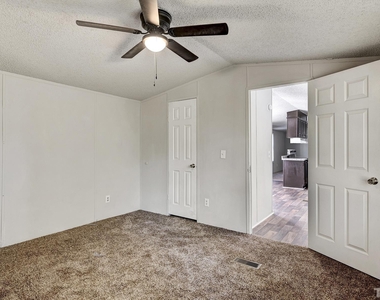 806 Sonnie Clay Lane - Photo Thumbnail 16