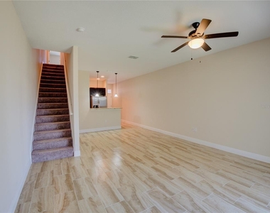 1360 Davenport Blvd - Photo Thumbnail 10