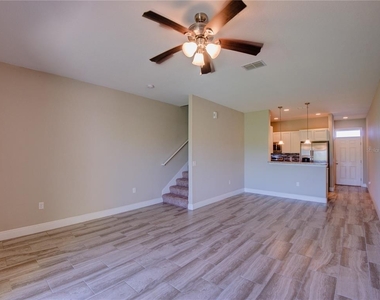 1360 Davenport Blvd - Photo Thumbnail 11