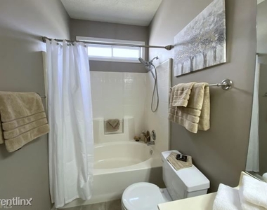 206 R Manley Court - Photo Thumbnail 32