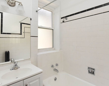 1251 W. Rosemont, Unit 4 - Photo Thumbnail 17