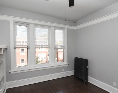 1251 W. Rosemont, Unit 4 - Photo Thumbnail 5