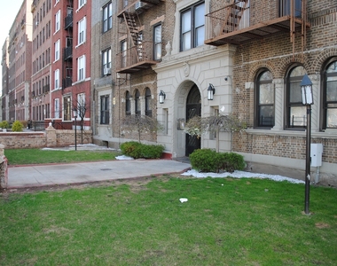 410 Eastern Parkway - Photo Thumbnail 9