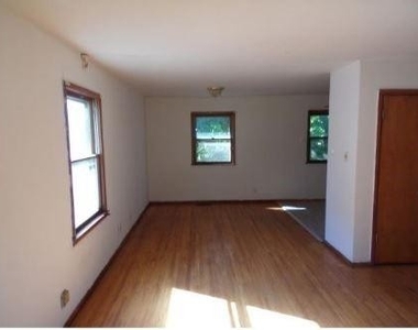 8407 East 34th Place - Photo Thumbnail 2
