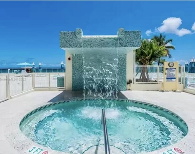 2501 S Ocean Drive - Photo Thumbnail 22