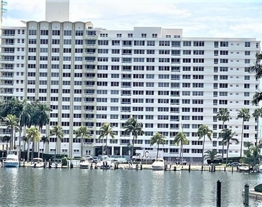 5005 Collins Ave - Photo Thumbnail 0