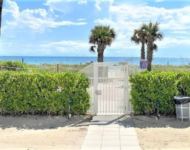 5005 Collins Ave - Photo Thumbnail 9