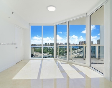 19333 Collins Ave - Photo Thumbnail 15