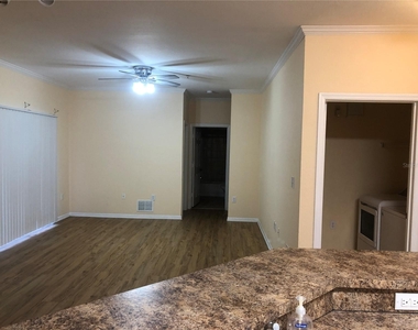 2407 Courtney Meadows Court - Photo Thumbnail 4