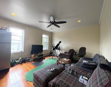 32 Beacon Ave - Photo Thumbnail 2