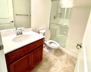 1654 Latitude Dr Unit 3 - Photo Thumbnail 5