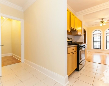 401 W Fullerton Pkwy Unit 411-1402 - Photo Thumbnail 2