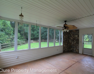 103 Currituck Court - Photo Thumbnail 6