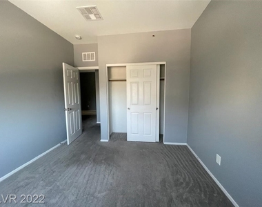 6466 Classic Ridge Street - Photo Thumbnail 13