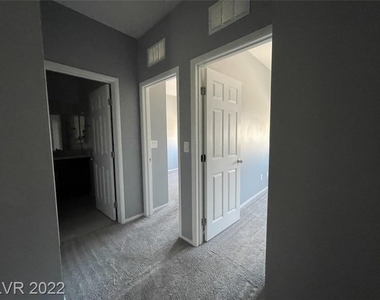 6466 Classic Ridge Street - Photo Thumbnail 10