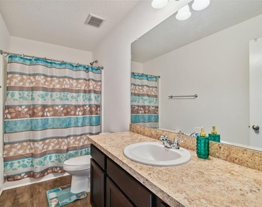 4005 Spruce Creek Drive - Photo Thumbnail 19