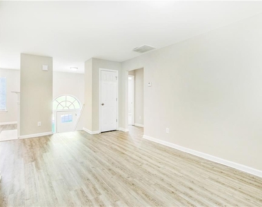 6943 Fairway Trail - Photo Thumbnail 12