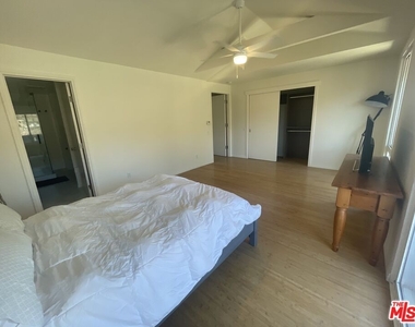 6200 Tapia Dr - Photo Thumbnail 11