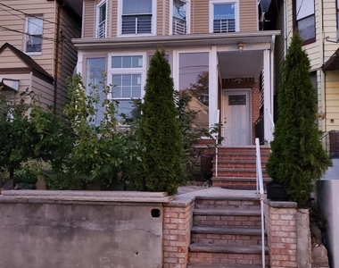 321 Arlington Ave - Photo Thumbnail 0