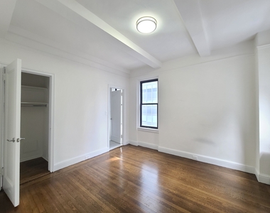 140 East 46th Street - Photo Thumbnail 5