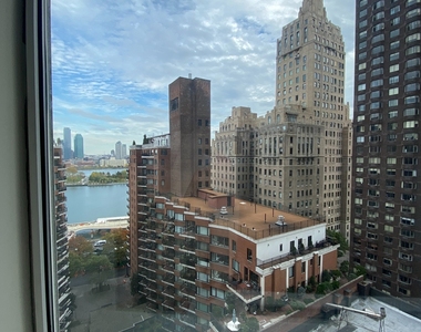 East 54th Street, Sutton Place - Photo Thumbnail 15