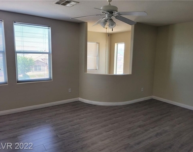 9719 Spinnaker Creek Avenue - Photo Thumbnail 39