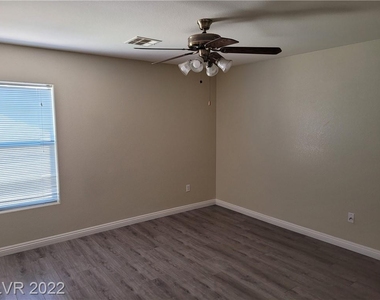 9719 Spinnaker Creek Avenue - Photo Thumbnail 35