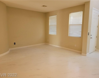 9719 Spinnaker Creek Avenue - Photo Thumbnail 3