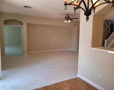 9719 Spinnaker Creek Avenue - Photo Thumbnail 5