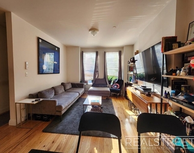 527 Chauncey Street - Photo Thumbnail 10