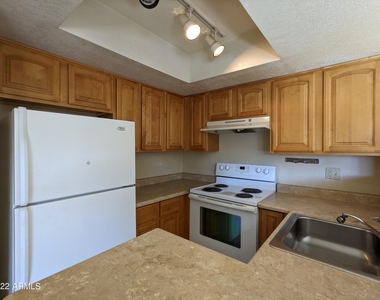 3535 W Tierra Buena Lane - Photo Thumbnail 13