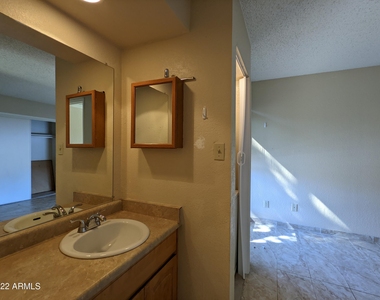 3535 W Tierra Buena Lane - Photo Thumbnail 21