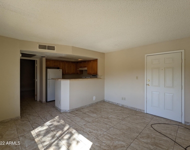 3535 W Tierra Buena Lane - Photo Thumbnail 7