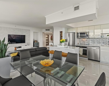 4779 Collins Ave - Photo Thumbnail 4