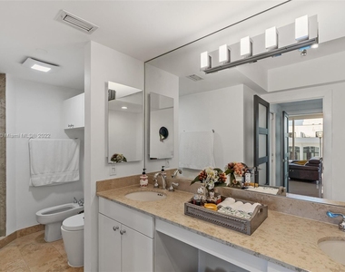 4779 Collins Ave - Photo Thumbnail 8