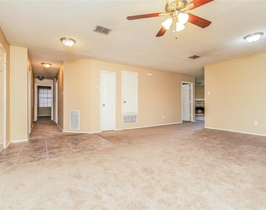 1216 Bumble Bee Drive - Photo Thumbnail 5