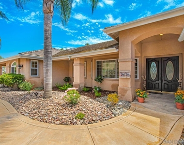 3676 Alta Vista Dr - Photo Thumbnail 4