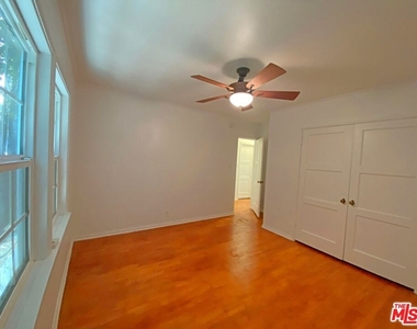 1638 Greenfield Ave - Photo Thumbnail 24